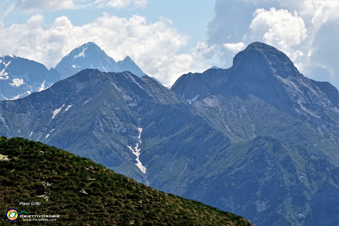 31 Zoom verso (da dx) Pegherolo e Pizzo del Diavolo.JPG